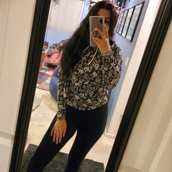 Floral pullover - Picture 6 of 7